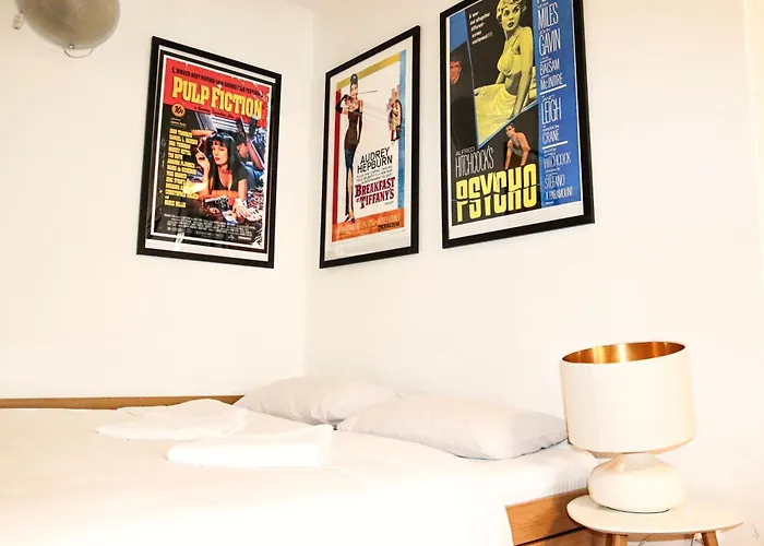 Central Park Hollywood Apartment